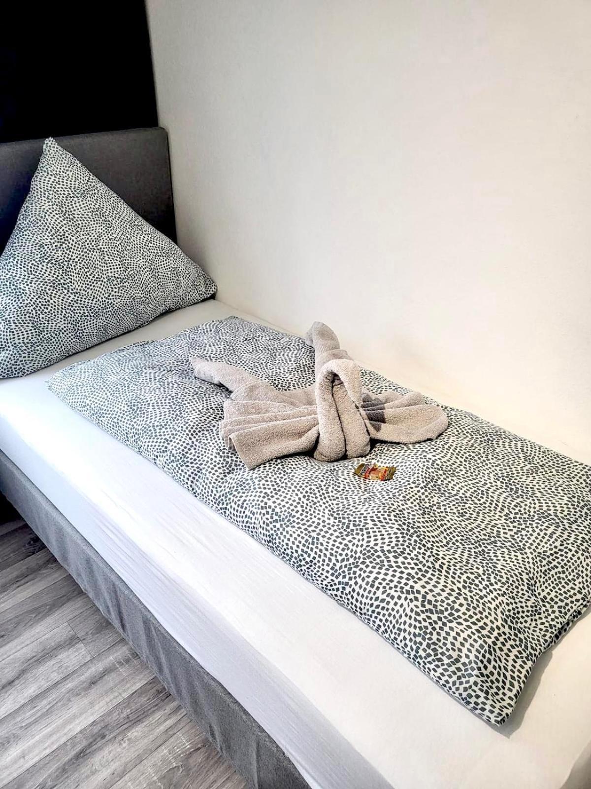 New High Speed Wifi - Elegantes 2 Schlafzimmer Apart Mit 3 Betten Pforzheim Exterior foto